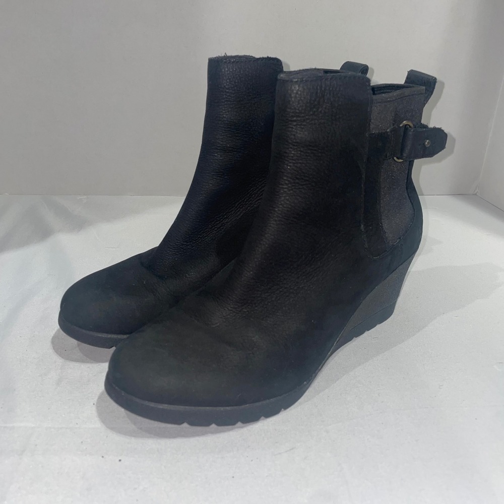 UGG Women Black Leather Wedge Ankle Boots Buckle Strap 1017423 Size 7.5